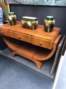 Console art déco en noyer piétement en berceau, 3 tiroirs en façade, restaurée 90x140 cm