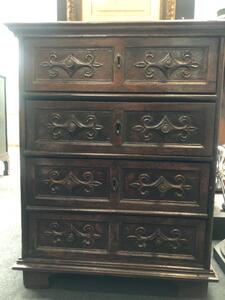 Petite commode espagnole 17eme en noyer dim. 85x70x42, très bel état 